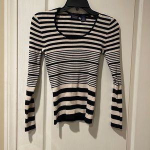 Medium top in black/cream❤️